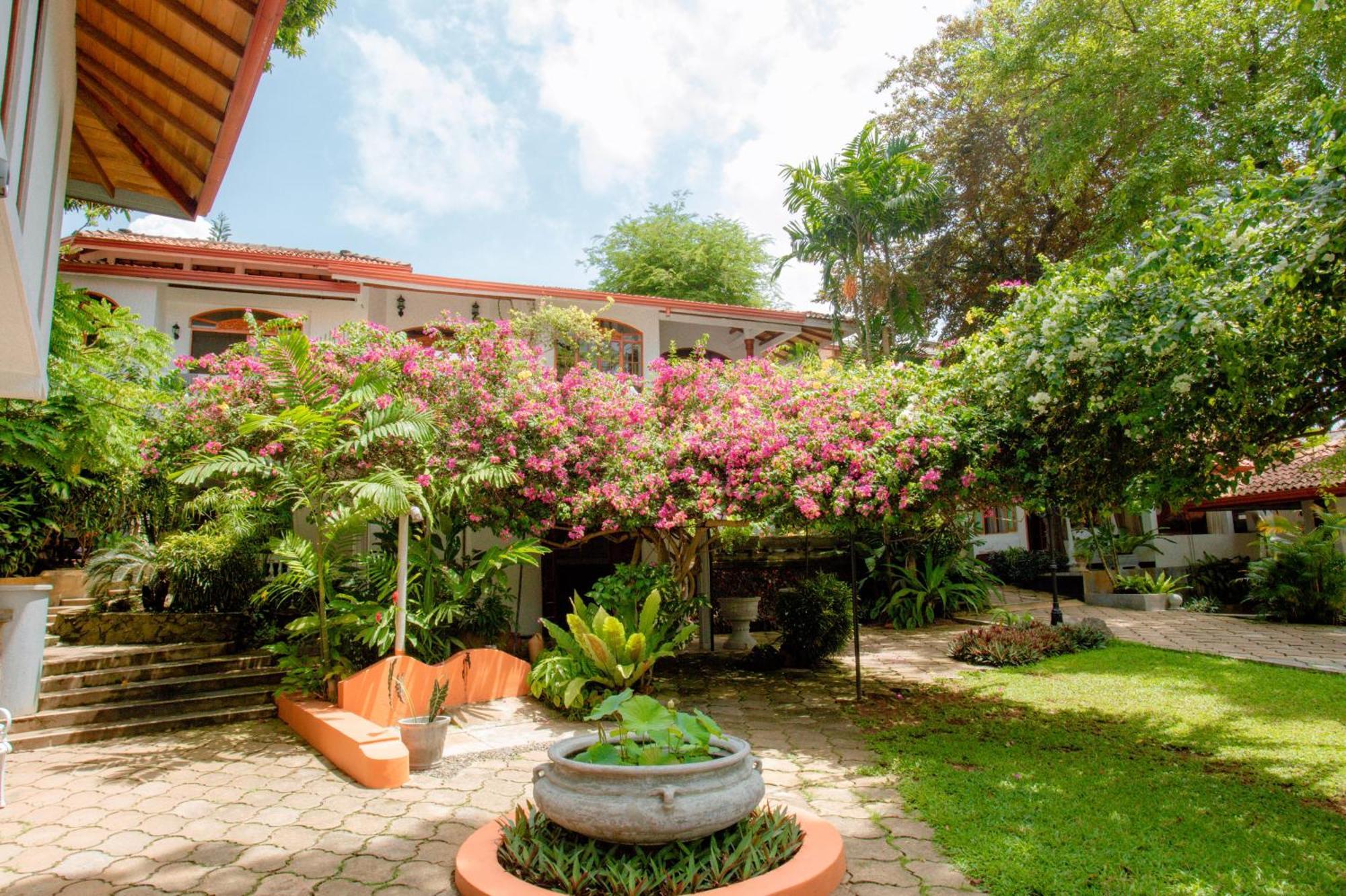 Ayubowan Swiss Lanka Bungalow Resort Bentota Bagian luar foto