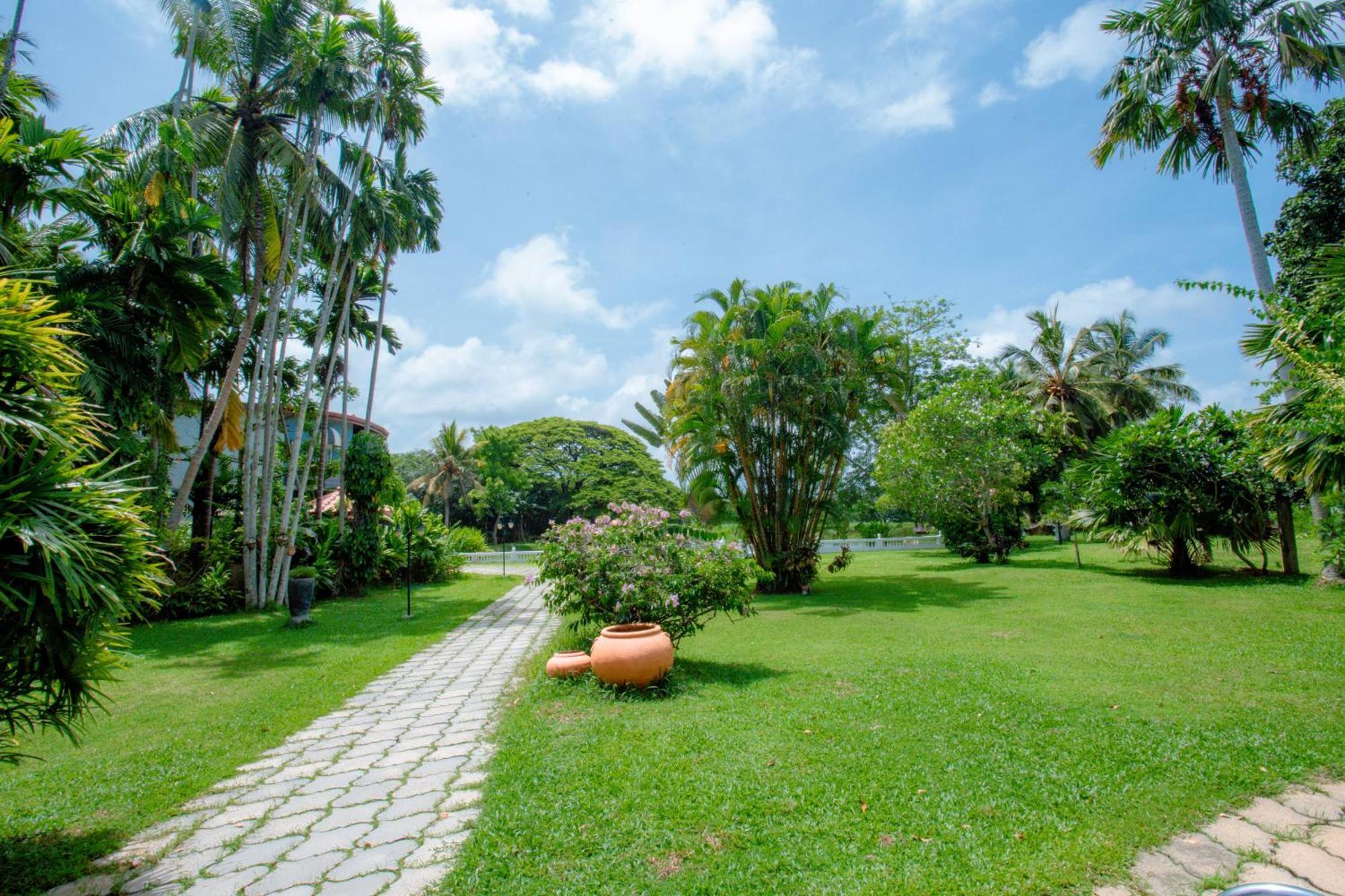 Ayubowan Swiss Lanka Bungalow Resort Bentota Bagian luar foto